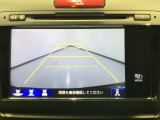 【バックカメラ】運転が苦手な方も車庫入れラクラクです!ギアをリバースに入れれば自動的に切り換わりますので、面倒な操作は不要です♪狭い駐車場もお車を傷つけず安心ですね!