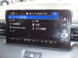 ナビゲーションはホンダコネクトディスプレイを装着しております。AM、FM、Bluetooth、フルセグTVがご使用いただけます。初めて訪れた場所でも道に迷わず安心ですね!