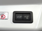 【パワーバックドア】スマートキーや運転席のボタンを押すだけでリアゲートが自動で開閉します!荷物を持っている時や、高い位置にあるバックドアを閉める際に便利な機能です♪