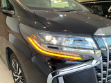 三眼LEDヘッドライト&シーケンシャルウィンカー(流れるウィンカー)&AHS(アダプティブ・ハイビーム・システム)・LEDフォグランプ付き!!