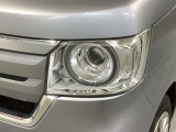 LEDヘッドライトは、点灯の瞬間から最大光量を発揮し、突然暗くなるトンネルなどでの安定感を高めます。