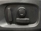 ◆パワーシート『電動パワーシートですので運転中のシート調節も安全に行えます。微調整も可能ですのであなただけのドライビングポジションを実現します。』