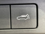 【パワーバックドア】スマートキーや運転席のボタンを押すだけでリアゲートが自動で開閉します!荷物を持っている時や、高い位置にあるバックドアを閉める際に便利な機能です♪
