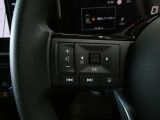 運転走行も画面に触れることなく手元操作が可能な便利なハンドルリモコン。