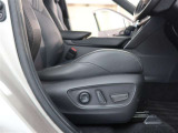 パワーシート搭載。微妙な調整が手軽にでき、ピッタリなポジションで運転することが可能です。