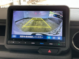 【バックカメラ】運転が苦手な方も車庫入れラクラクです!ギアをリバースに入れれば自動的に切り換わりますので、面倒な操作は不要です♪狭い駐車場もお車を傷つけず安心ですね!
