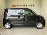 車両右側面からの写真になり。車をご覧になりたい時はお気軽に最寄りの店舗へご相談下さい。