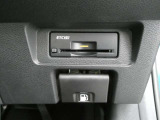 純正ETC2.0付 料金所もスムーズに通れ、割引料金の適用もあります。ビルトインできれいに収まっており、見た目もスマートです。