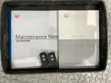 スマートキーは鍵をバッグに入れたままでもドアロックの開閉やエンジンのON・OFFができます。夜間や雨の日も鍵を探さなくて良いので便利です。