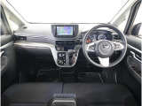 視界が良く運転しやすいコックピットです。シンプルで扱いやすいインパネにより周囲を確認しやすく、日常の運転をサポートします。