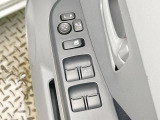 【電動格納ミラー】サイドミラーは電動格納式となっており、狭い駐車場でもキズがつくリスクを抑えられます。