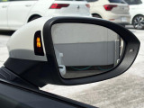 後側方の車両を検知し、ドライバーへ注意を促すレーンチェンジアシストを装備。