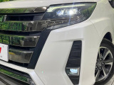 【LEDヘッドライト】悪天候や夜間走行時も良好な視界を確保し安心して運転できる高輝度LEDヘッドライトを装備!点灯速度が早く、消費電力も抑えられています。