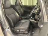乗降がしやすい運転席。高さが調節できて小柄な方でも運転しやすいポジションをとることができます。