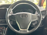 【純正革巻きステアリング】上質な革を使用することで、手にしっかり馴染みとても運転しやすいハンドルです♪