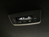 【 後席エアコン 】後席にもエアコンがついておりますので、車内全体を快適な温度に調節いただけます♪//