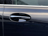 シートヒーターはエアコンより温まるのが早く、寒い日の運転には欠かせない装備です。3段階の温度調節ができ、快適な温度でドライブいただけます。
