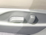【パワーシート】スイッチ一つで簡単にシートの微調整が可能!電動だから力もいりません!快適なシートポジションにセットして、快適なドライブをお楽しみください。