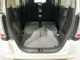 リアシートを倒すと、ラゲッジスペースを広くお使いいただけます!