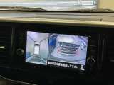 空から見たような映像で駐車ができるアラウンドビューモニター。ひと目でわかるセンサーに前後の衝突被害軽減ブレーキ付き。