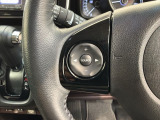 ステアリングにオーディオ操作スイッチが付いています。オーディオ画面に直接タッチしなくても操作が出来ますので、運転に集中できます。