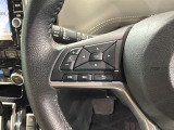 ステアリングにオーディオ操作スイッチが付いています。オーディオ画面に直接タッチしなくても操作が出来ますので、運転に集中できます。
