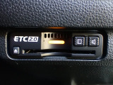 デザインスッキリのビルトイン『ETC』!高速道路の特典はもちろん、料金所でわざわざ窓を開けなくてもいいです。 小銭の用意もしなくていいのでキャッシュレスでスピーディーに料金所を通過可能です!