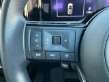 ナビの音量など車両情報を手元で操作できるハンドルスイッチ付き。