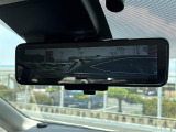 【 デジタルインナーミラー 】車両後方カメラの映像をミラーに映すことが出来ます! そのため、後席に人や荷物があって後方が見えづらい場合でもしっかり視界を確保することが出来ます!//
