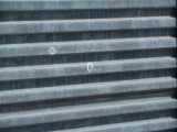 運転視界の遠方上方に虚像を投影することで前を見ながら情報の視認ができます。本当にドライバーが必要な情報を適切に伝え、楽しんで頂くことを考えた新世代装備です。※虚像は2.6m前方に浮かぶイメージです。
