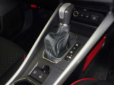 電動パーキングブレーキ・ブレーキホールドを装備してます。ホールド機能は信号待ちが多い一般道で疲労軽減になり、大好評です!