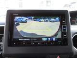 バックカメラの画像です。ガイドラインがスムースな車庫入れをサポートいたします!車庫入れの安心感がアップしますね☆
