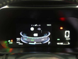 とっても見やすいメーターです。夜間時はラグジュアリーな気分にさせてくれる照明が魅力ですので、夜のドライブも楽しみになりますよ♪