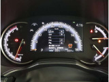 とっても見やすいメーターです。夜間時はラグジュアリーな気分にさせてくれる照明が魅力ですので、夜のドライブも楽しみになりますよ♪