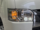 【LEDヘッドライト】悪天候や夜間走行時も良好な視界を確保し安心して運転できる高輝度LEDヘッドライトを装備!点灯速度が早く、消費電力も抑えられています。