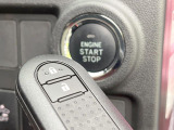 【キーレス】少し離れた場所からでもボタン一つでドアの開錠・施錠ができるのでとっても便利!ドアの鍵穴周りに傷をつけることもありません♪