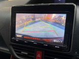 【バックカメラ】運転席から画面上で安全確認ができます。駐車が苦手な方にもオススメな便利機能です。