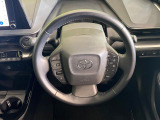 インテリアに合わせたデザインのステアリングは、運転される方のことも考え、運転しやすい形状、大きさです。是非一度、実際に触ってお確かめください。