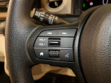 【ステアリングリモコン】ステアリングにオーディオ調節可能なスイッチが装備されていますので運転中でも視線をそらさずにオーディオの調節が可能です!