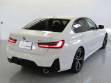 どの角度からもBMWのフォルムが際立ちます。