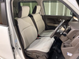 乗降がしやすい運転席。高さが調節できて小柄な方でも運転しやすいポジションをとることができます。