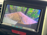 【バックカメラ】駐車時に後方がリアルタイム映像で確認できます。大型商業施設や立体駐車場での駐車時や、夜間のバック時に大活躍!運転スキルに関わらず、今や必須となった装備のひとつです!