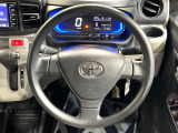 インテリアに合わせたデザインのステアリングは、運転される方のことも考え、運転しやすい形状、大きさです。是非一度、実際に触ってお確かめください。