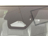 【プリクラッシュセーフティ】前方の車両等を検知し、衝突しそうな時は警報で注意を促し、ブレーキを踏む力をサポート。ブレーキを踏めなかった場合は衝突被害軽減ブレーキが作動、衝突回避をサポートします。