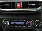 車内を快適に、オートエアコンを装備しています。
