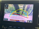 【バックカメラ】駐車時に後方がリアルタイム映像で確認できます。大型商業施設や立体駐車場での駐車時や、夜間のバック時に大活躍!運転スキルに関わらず、今や必須となった装備のひとつです!