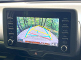 【バックカメラ】駐車時に後方がリアルタイム映像で確認できます。大型商業施設や立体駐車場での駐車時や、夜間のバック時に大活躍!運転スキルに関わらず、今や必須となった装備のひとつです!