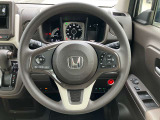 運転席はシートヒーター装備!エアコンに比べて暖まるスピードが速いので冬でも快適に過ごせます。冷え症で悩まれている方にも◎また、エアコンに比べて車内の空気が乾燥しにくいのも、嬉しいポイントです!