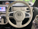 インテリアに合わせたデザインのステアリングは、運転される方のことも考え、運転しやすい形状、大きさです。是非一度、実際に触ってお確かめください。