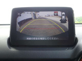 リアゲートの目立たない位置にバックカメラがあります。確認しづらい後方の障害物をバックモニターに表示されるのでより後方の視界の確保が可能です。